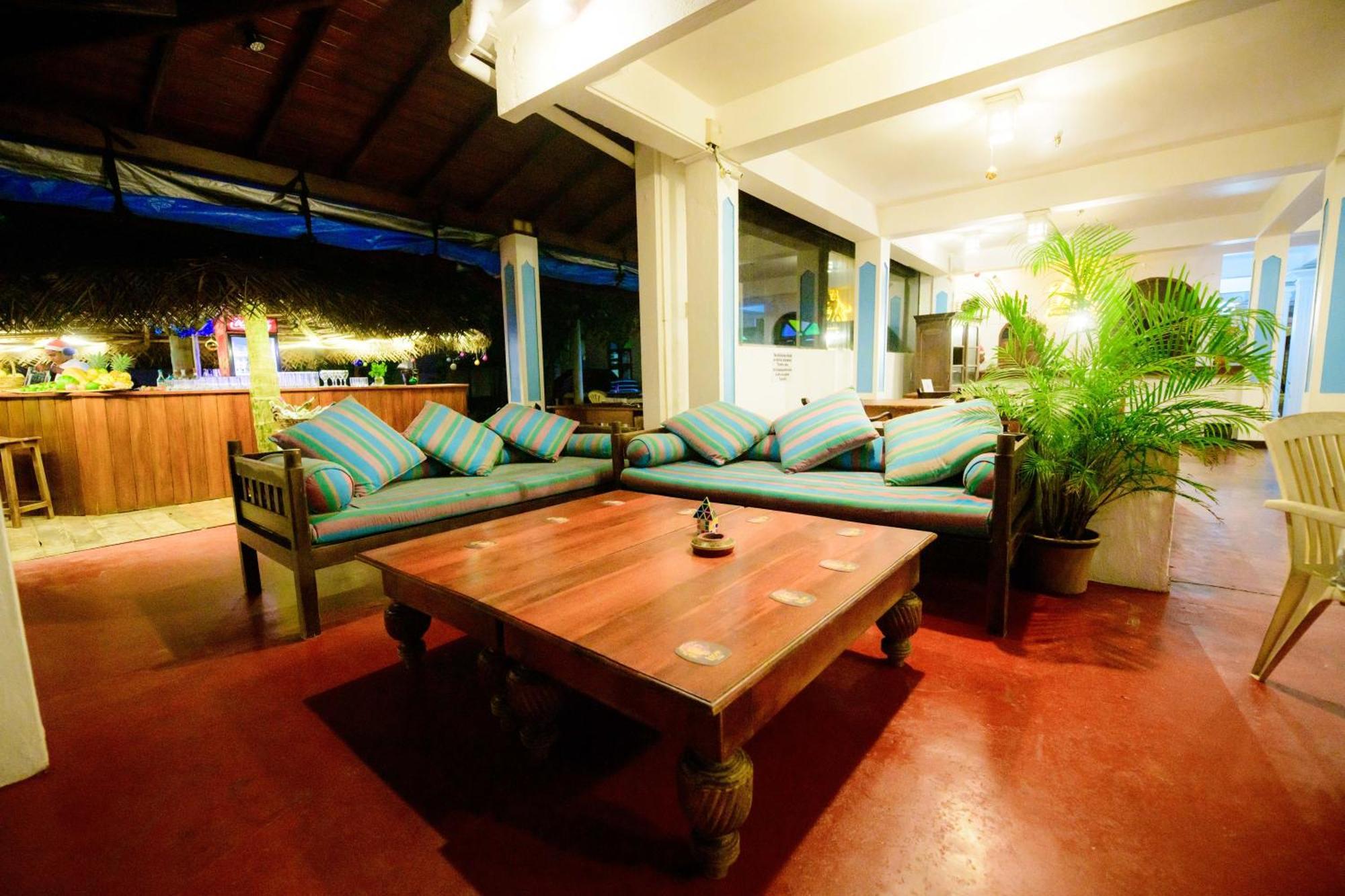 Royal Beach Hotel & Restaurant Хиккадува Экстерьер фото